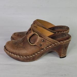 Frye Charlotte Clog Wedge Heels Brown Slip On Belted Harness Size 5.5